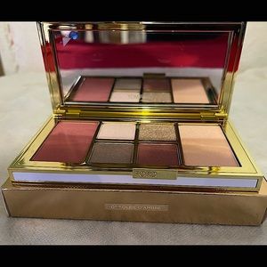 light travel make up compact that contain four eyeshadows highlighter and blush